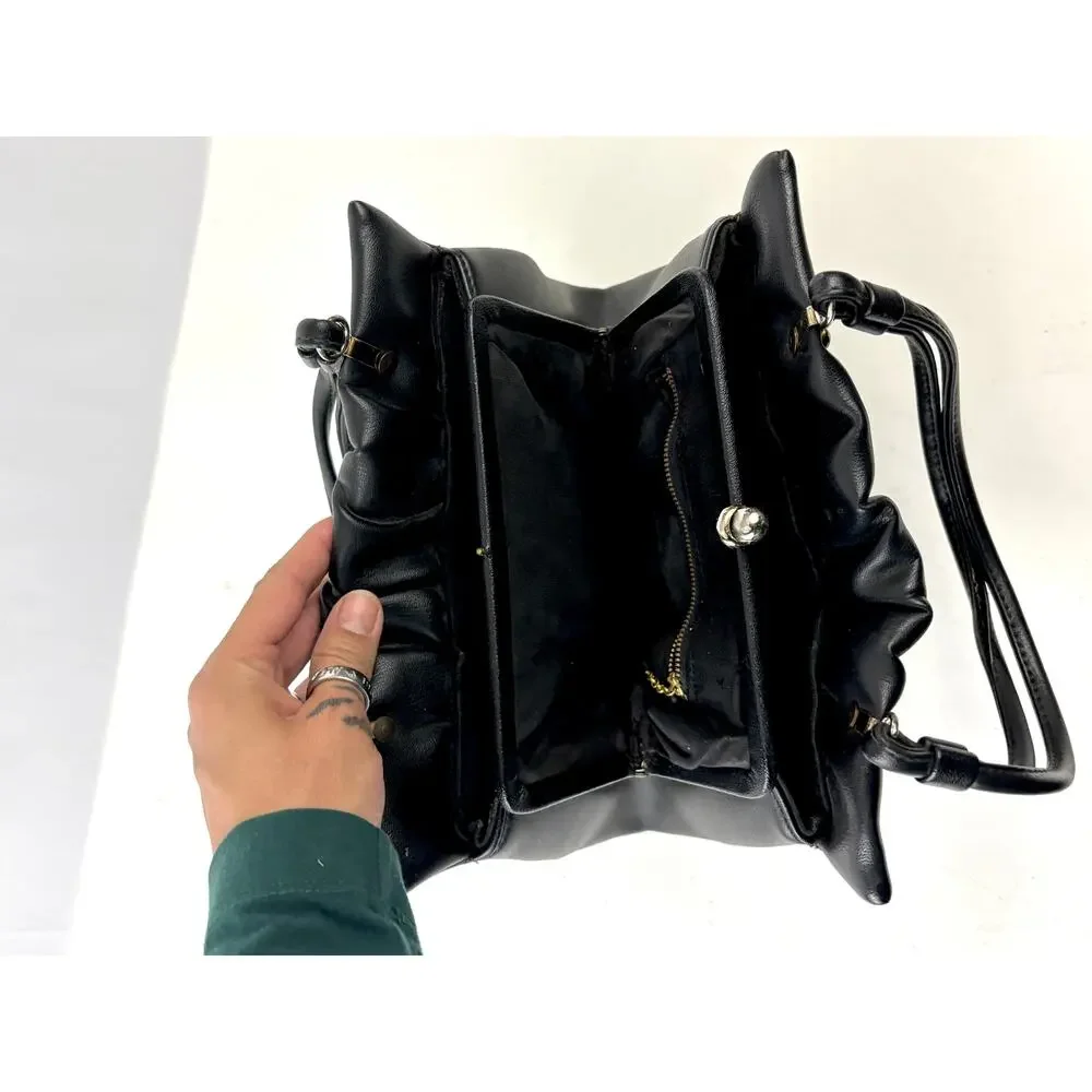 Vintage 1950s 60s‎ Black Gathered Leather Top Handle Purse Clasp Closure